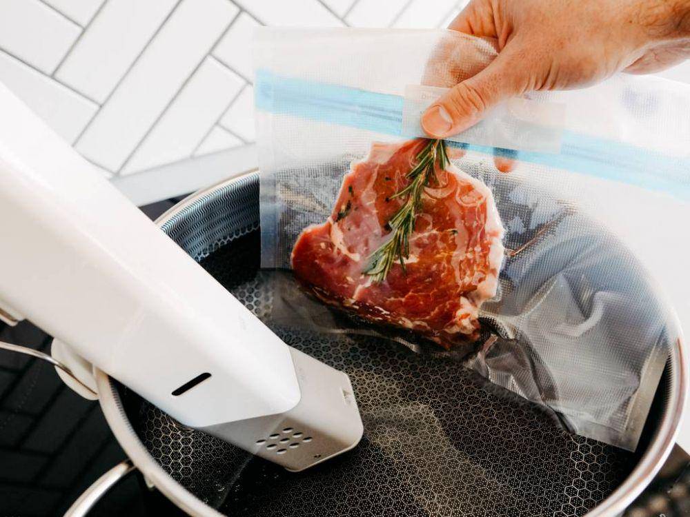ilustrasi teknik memasak sous vide (onyxcookware.eu)