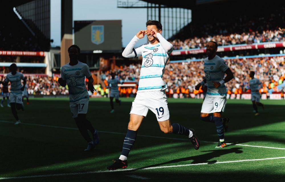 Mason Mount suskes mencetak brace saat melawan Aston Villa di pekan ke-11 Premier League. (twitter.com/ChelseaFC)