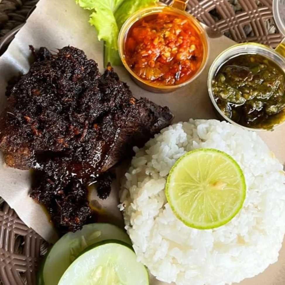 6 Rekomendasi Tempat Makan Bebek Bumbu Hitam di Malang