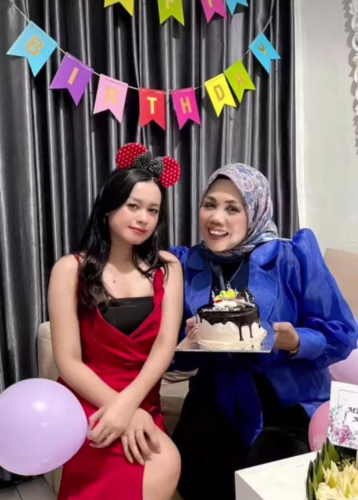 potret kejutan ultah ke-51 Elly Sugigi (instagram.com/ellysugigi_real_)