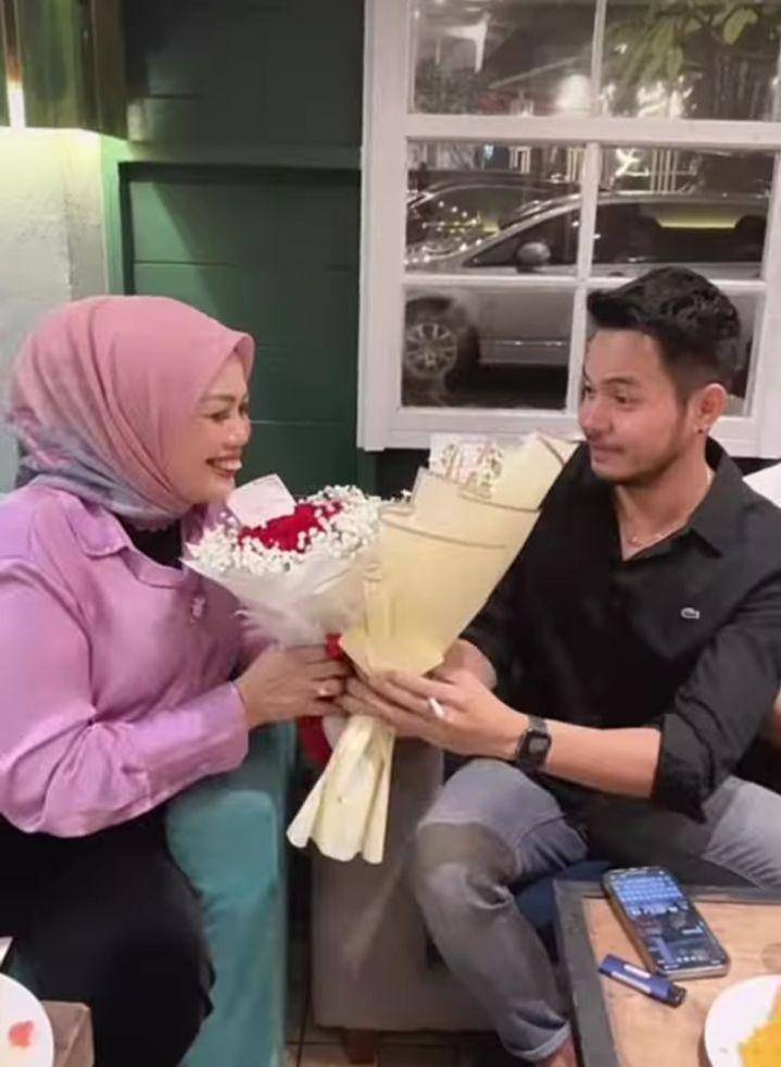 potret kejutan ultah ke-51 Elly Sugigi (instagram.com/ellysugigi_real_)