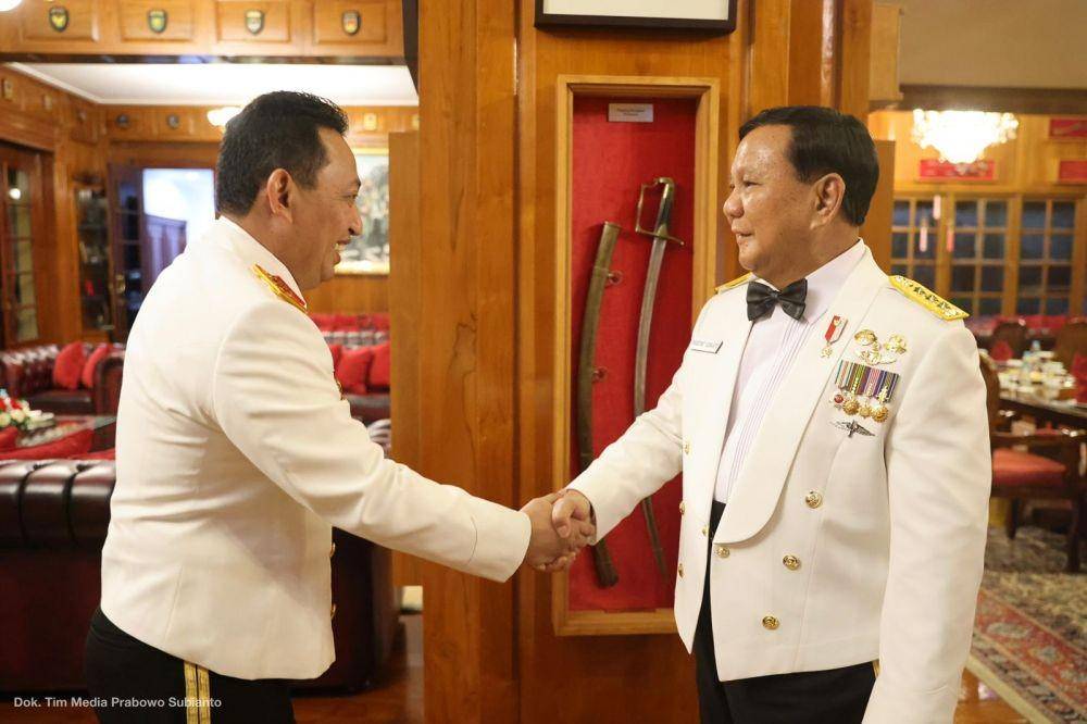 Menteri Pertahanan Prabowo Subianto (kanan) ketika menerima kunjungan Kapolri, Jenderal (Pol) Listyo Sigit Prabowo di kantor Kemhan Jakarta Pusat. (Dokumentasi Kemhan)