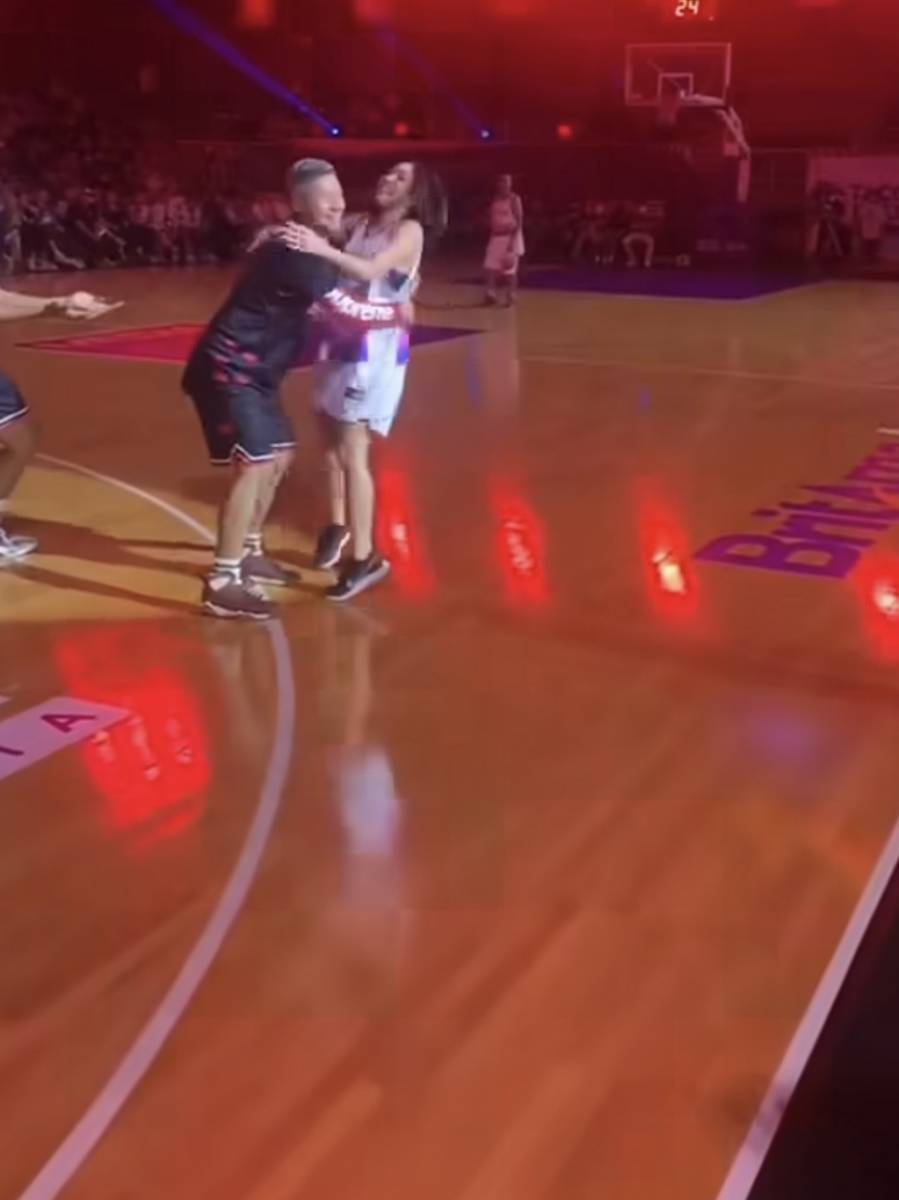 Gading dan Gisel di pertandingan basket (instagram.com/kuyentertainment)