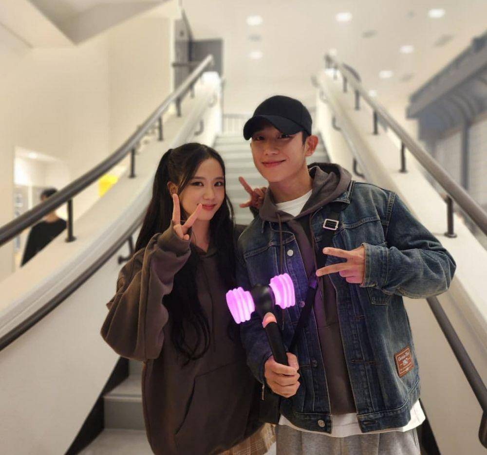 Jung Hae In di konser BLACKPINK (soompi.com)