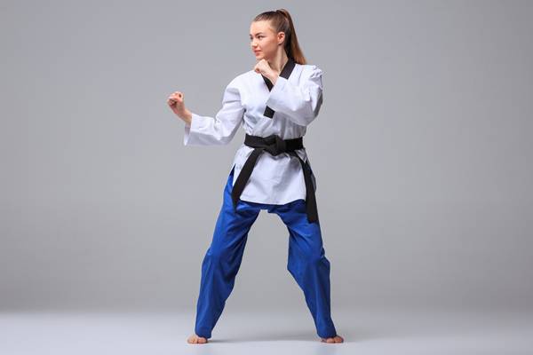 Teknik kuda-kuda sebagai teknik dasar judo (freepik.com)