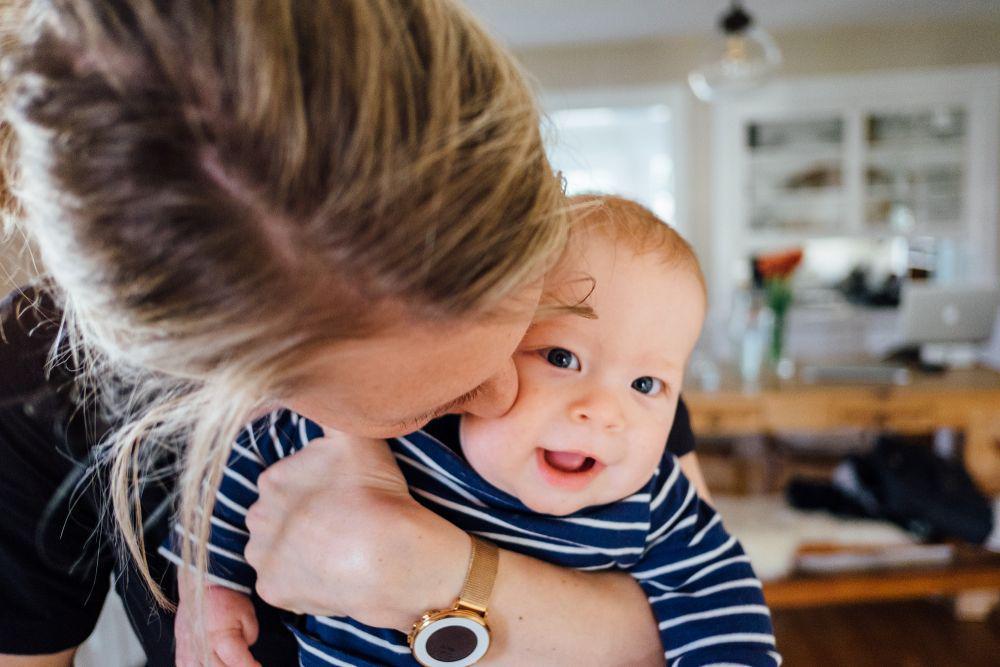 6 Tips Sukses Menyusui bagi Working Mom, Ibu dan Anak Happy