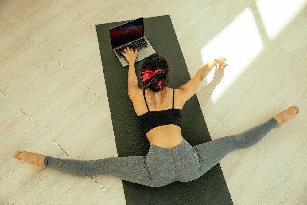 ilustrasi workout video (pexels.com/Miriam Alonso)