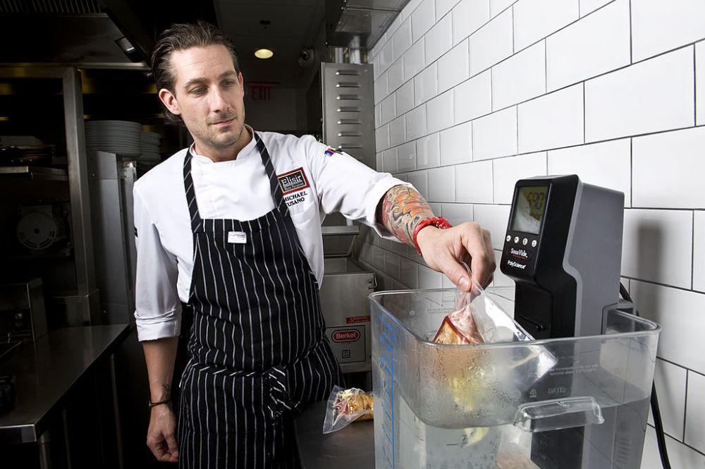 Cooking 101: Mengenal Sous Vide, Teknik Memasak untuk Mengikat Rasa
