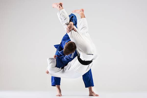 Teknik serangan sebagai teknik dasar judo (freepik.com)