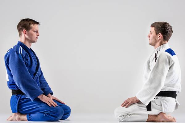 Teknik penghormatan sebagai teknik dasar judo (freepik.com)