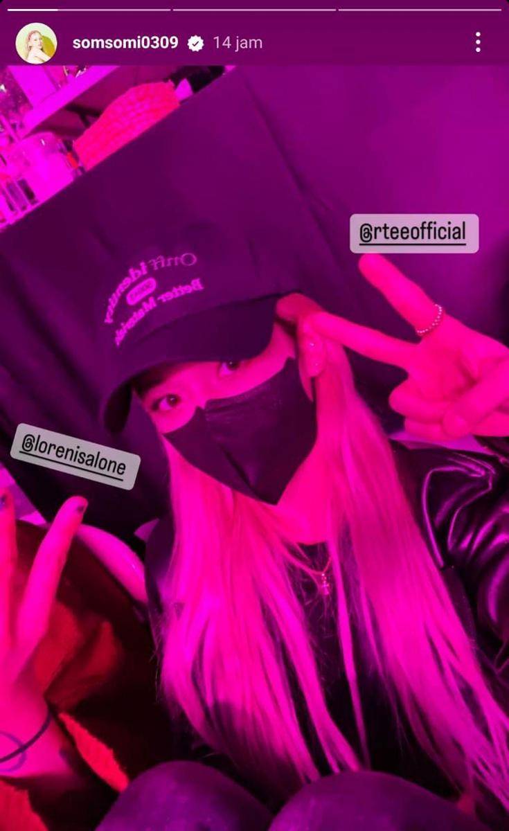 Joen Somi hadir di konser BLACKPINK Day 2. (igs/somsomi0309)