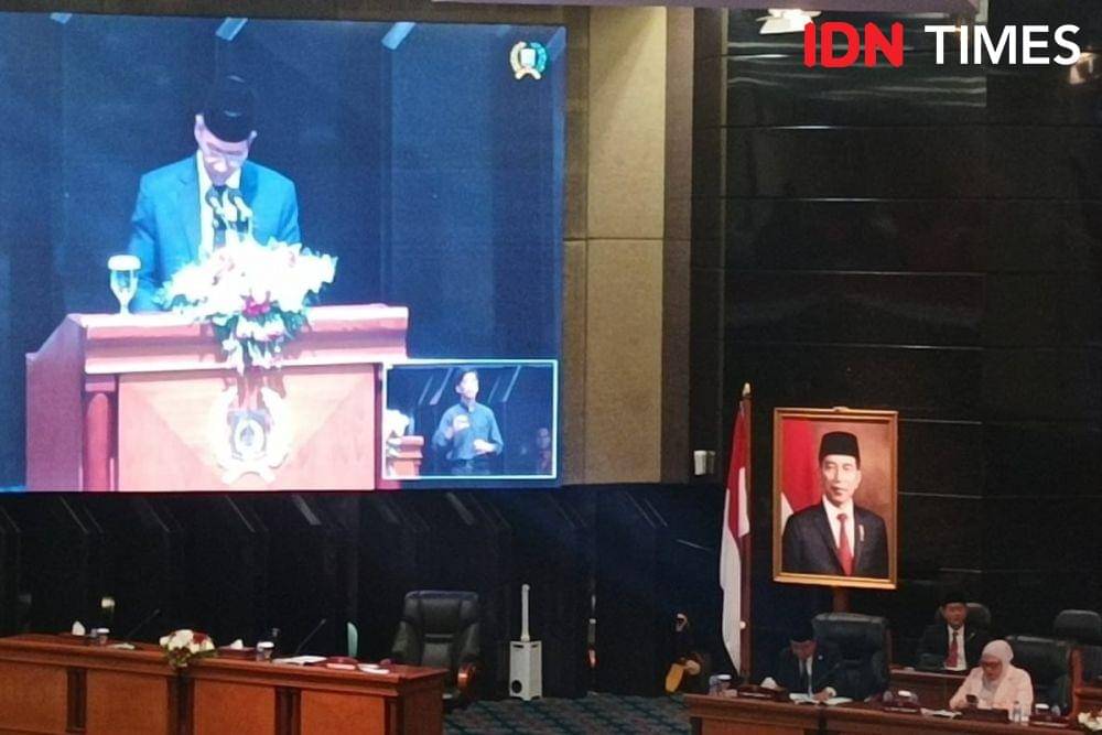 PJ Gubernur DKI Jakarta, Heru Budi Hartono usai rapat paripurna di DPRD DKI Jakarta. (IDN Times/Dini Suciatiningrum)