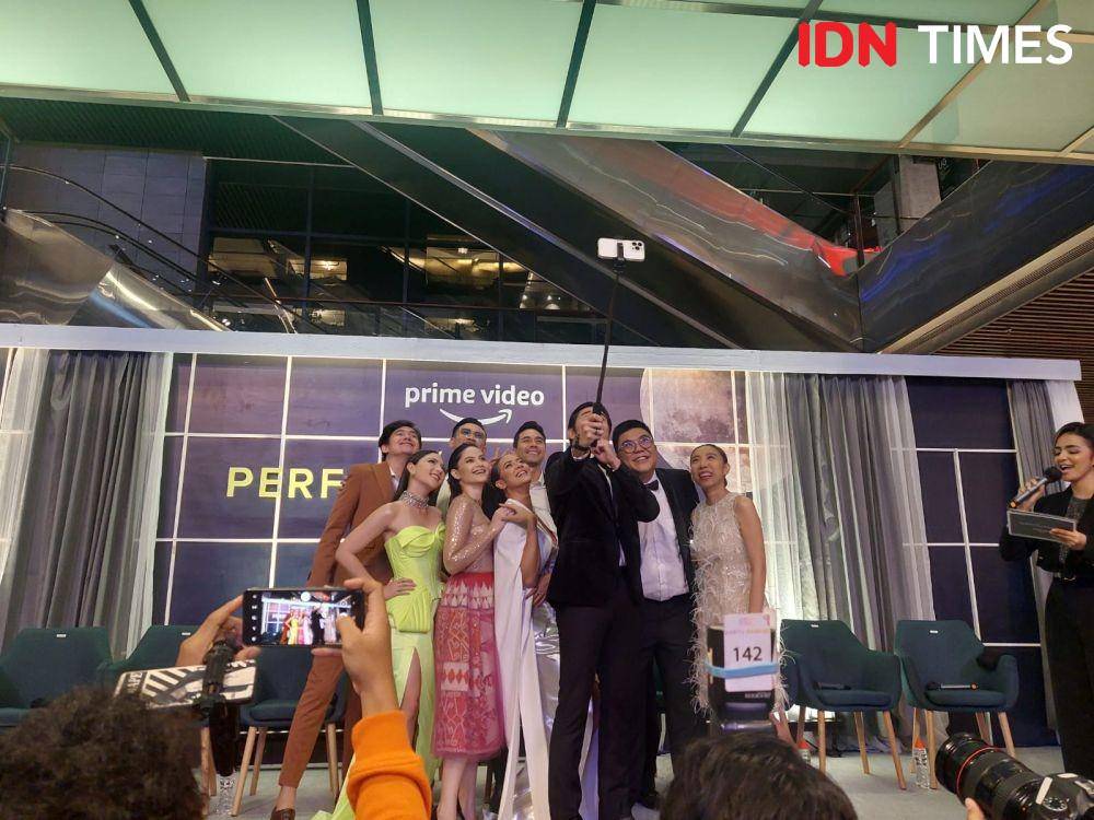 Pemain film Perfect Strangers di Astha Disctrict 8, Jakarta, pada Senin (17/10/2022) (IDN Times)