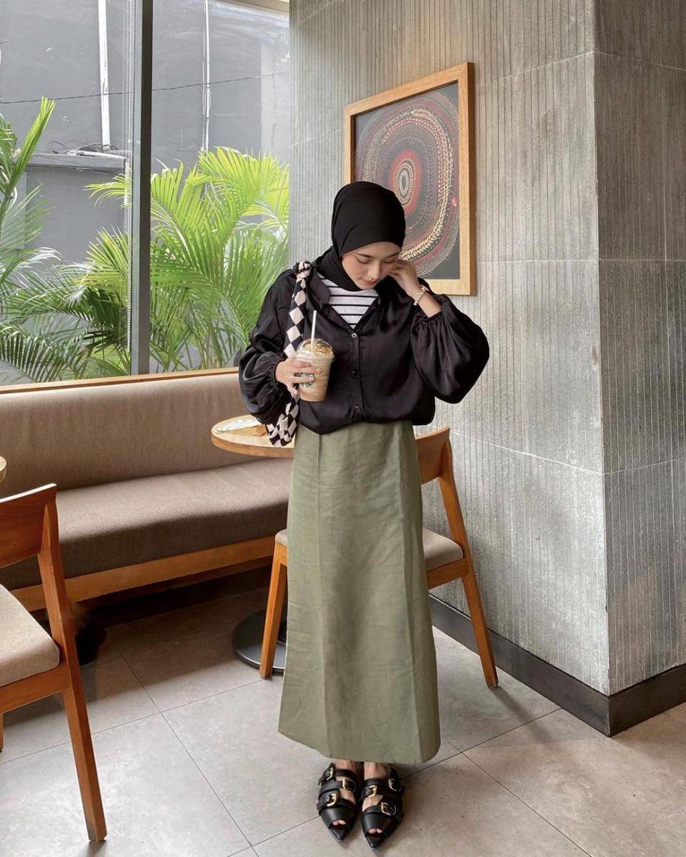 ide mix and match outfit warna hitam ala selebgram Irna Faradila (instagram.com/irnadila)