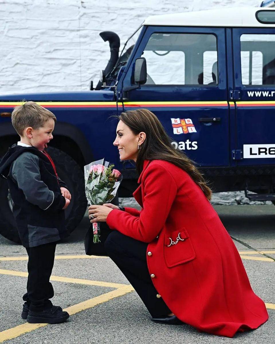 potret Kate Middleton saat bertugas (instagram.com/theroyalfamily)