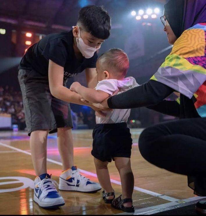 Rayyanza dan Rafathar dukung Raffi Ahmad (instagram.com/raffinagita1717)