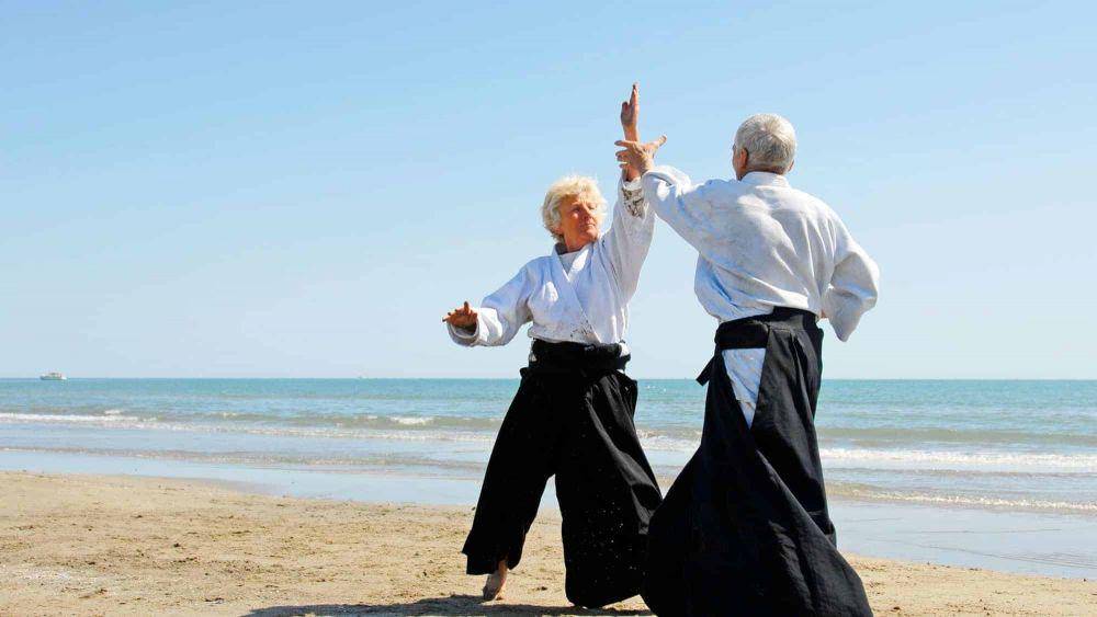 ilustrasi latihan Aikido untuk mereka yang telah berusia senior (sixtyandme.com)