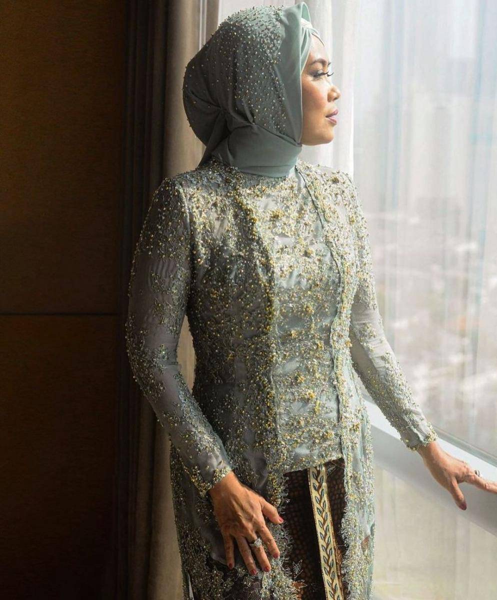 Kebaya rancangan Dewangga (instagram.com/dewangga__)