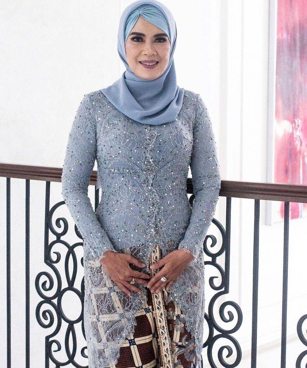 Kebaya rancangan Dewangga (instagram.com/dewangga__)