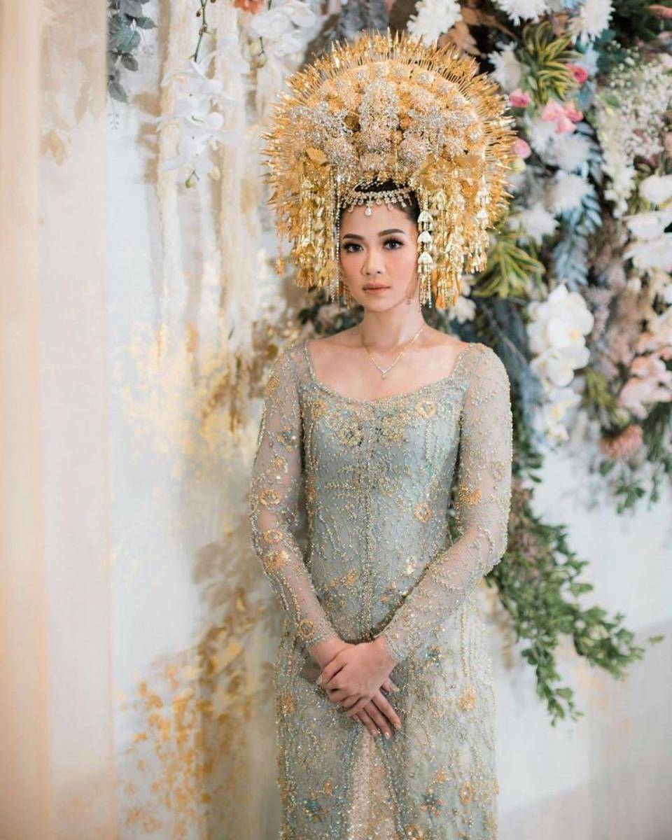 Kebaya rancangan Dewangga (instagram.com/dewangga__)