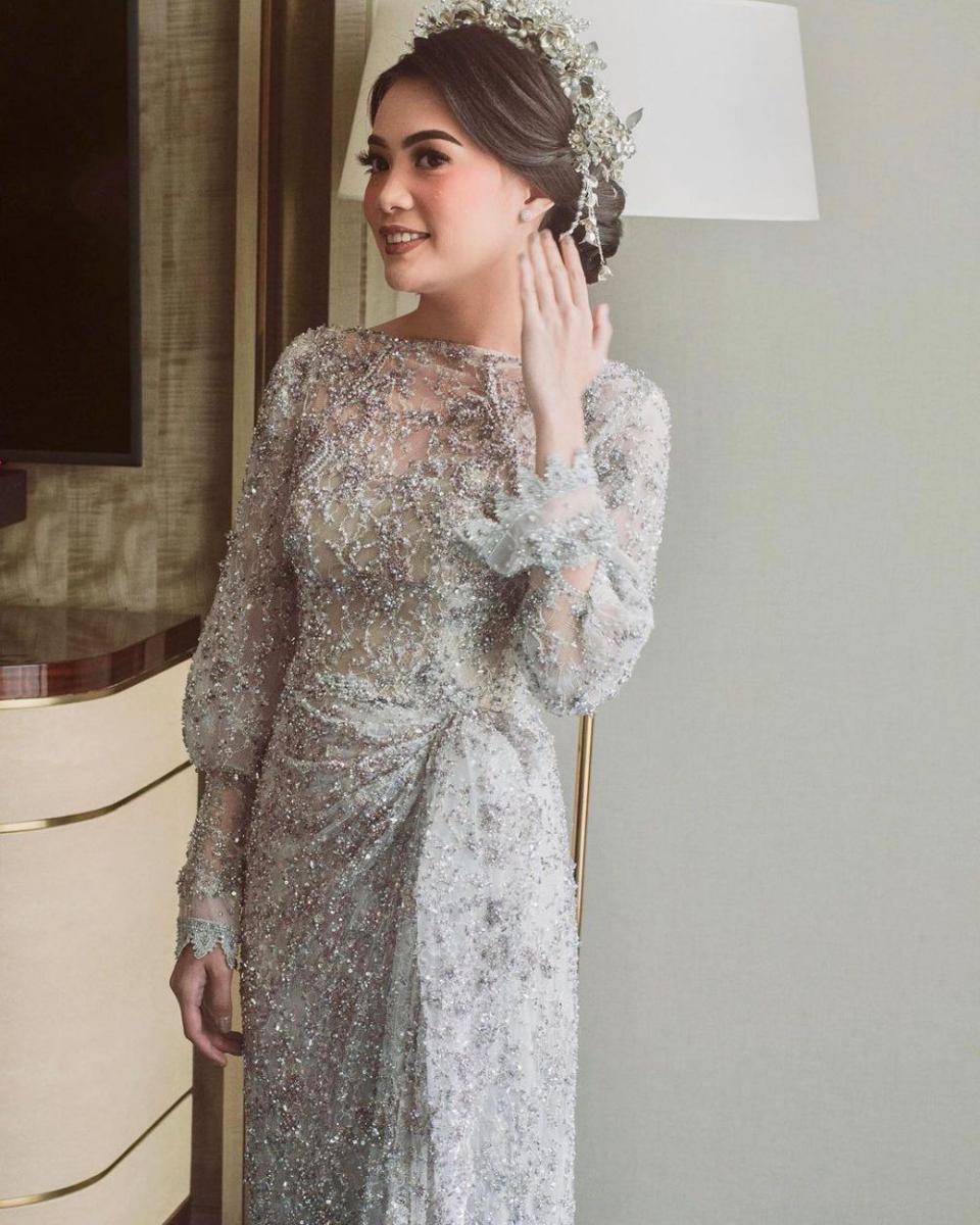 Dress rancangan Dewangga (instagram.com/dewangga__)