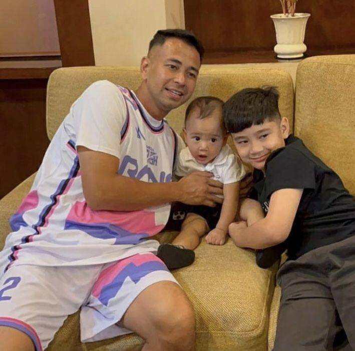 Rayyanza dan Rafathar dukung Raffi Ahmad (instagram.com/raffinagita1717)
