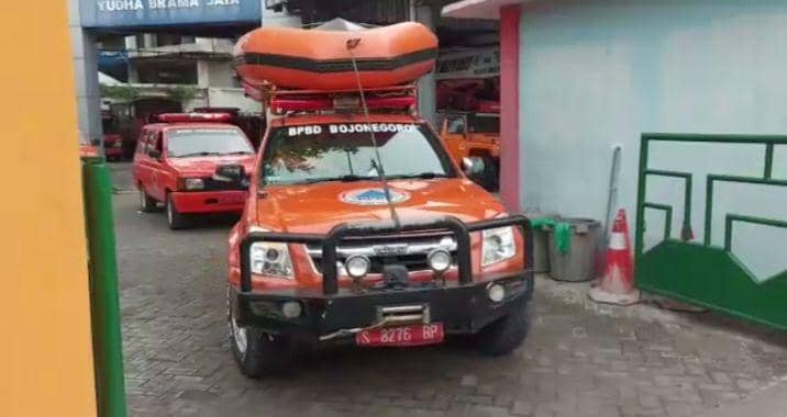 Tim SAR gabungan saat melakukan pencarian terhadap korban tenggelam di Bojonegoro. Dok Istimewa