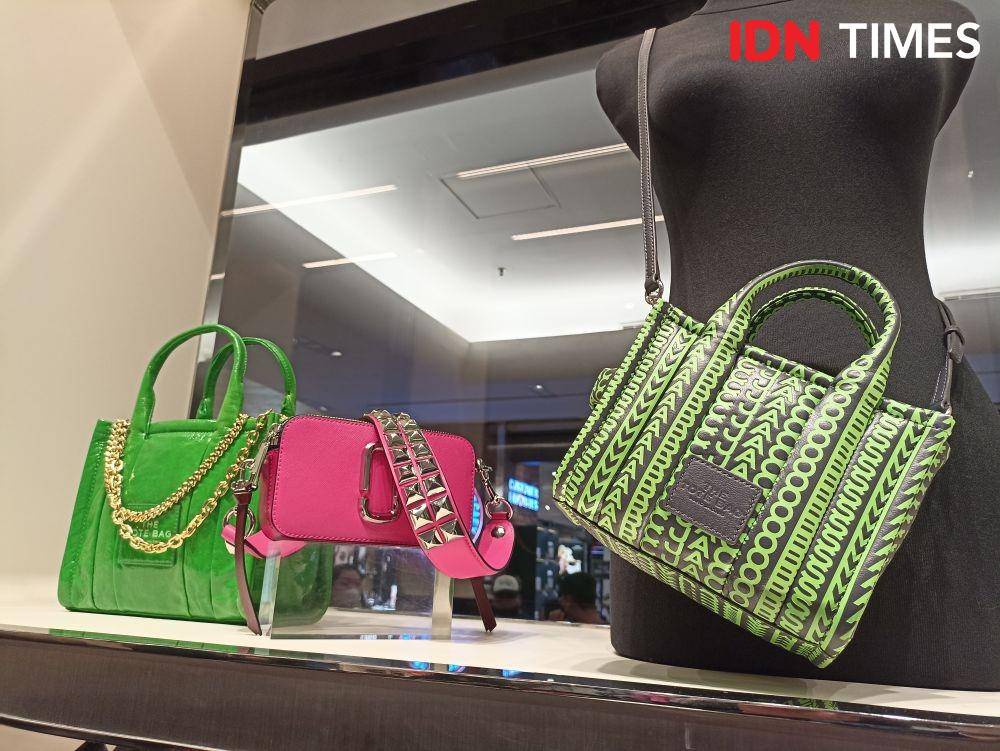 Koleksi Fall 2022 Marc Jacobs bertajuk Americana di instalasi store Marc Jacobs Plaza Indonesia. 18 Oktober 2022. (IDN Times/M. Tarmizi Murdianto)
