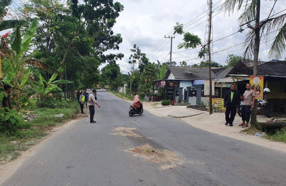 Hindari jalan berlobang, pengendara motor di Tuban tewas terlintas truk. Dok Satlantas Polres Tuban