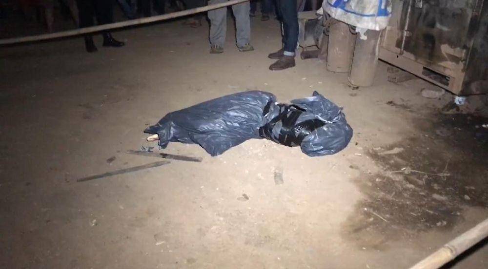 Kondisi plastik hitam saat ditemukan. (Istimewa)