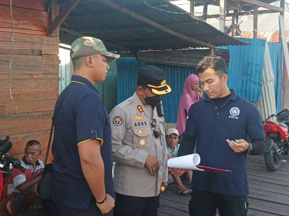 Tim Puslabfor saat berkomunikasi dengan Kapolres Asmat, IDN Times/ Istimewa