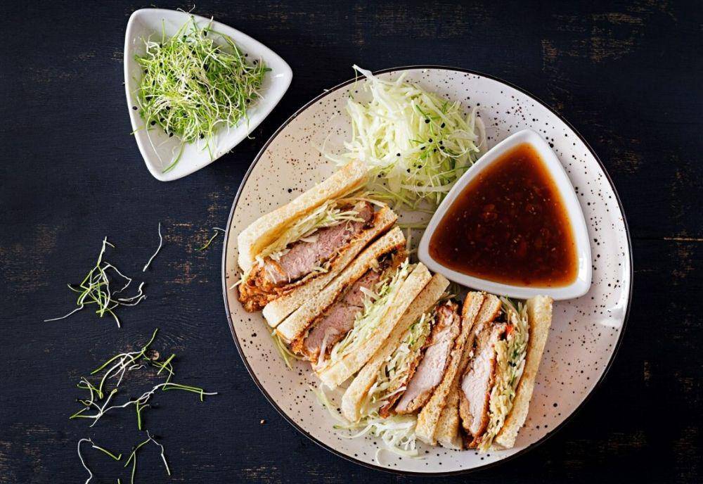 katsu sando (freepik.com/topntp26)