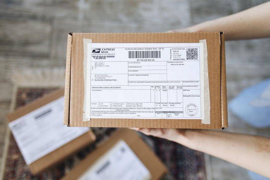 ilustrasi paket (pexels.com/Polina Tankilevitch)