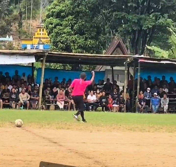Wasit Sepakbola bernama Markus viral di media sosial tiktok (Unggahan tiktok @rogabeartsirait)