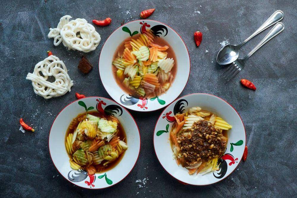 Rujak kuah pindang (unsplash.com/Wherda Arsianto)