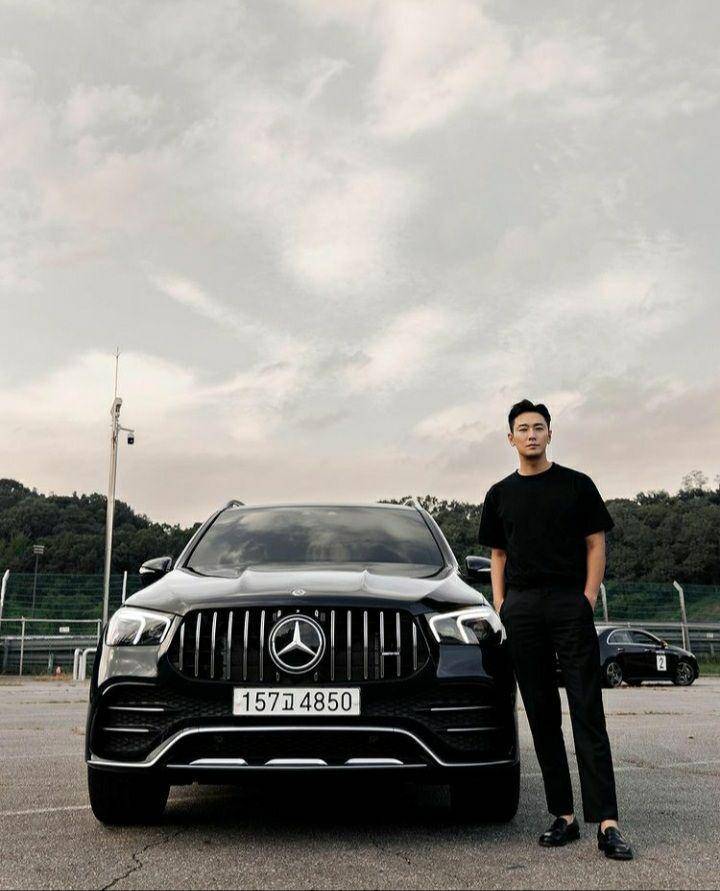 ootd Ju Ji Hoon (instagram.com/_jujihoon)