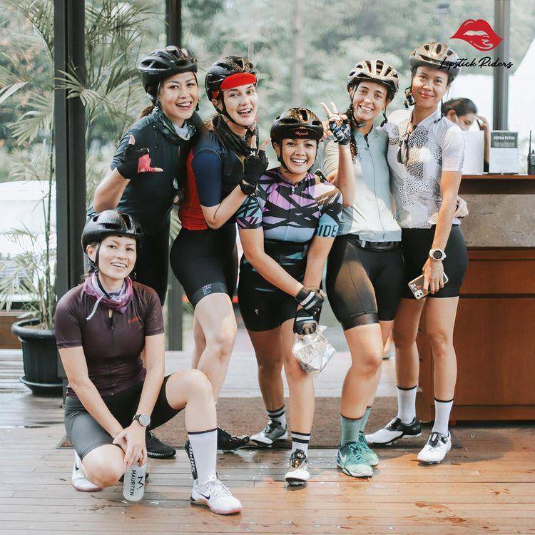 potret Nirina Zubir dan sahabat (instagram.com/lipstickriders)