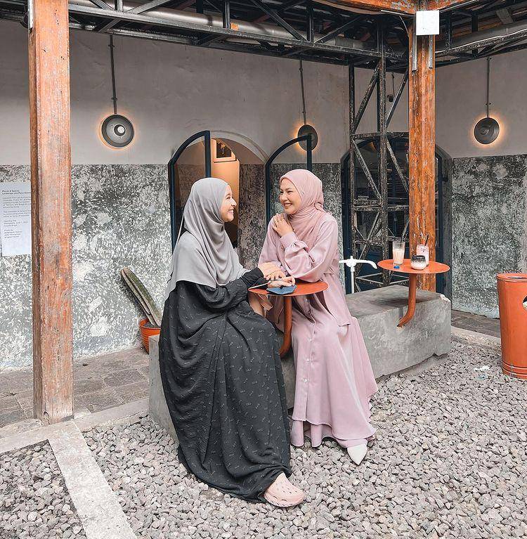 Dara Arafah dan rekan artis (instagram.com/daraarafah)