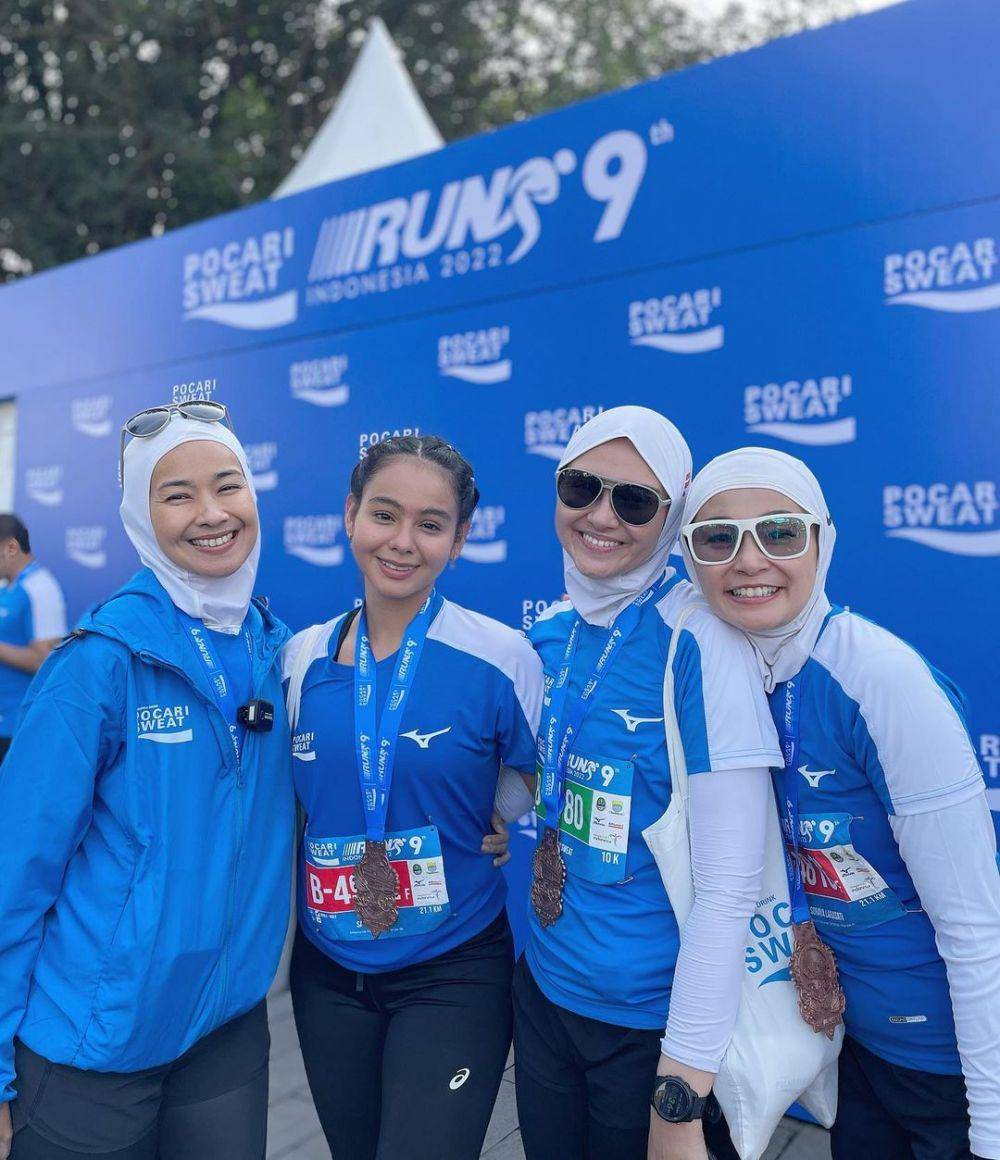 potret Zee Zee Shahab dan sahabat (instagram.com/zeezeeshahab)