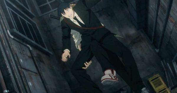 Denji menendang titik vital Aki ( Dok. Mappa / Chainsaw Man )