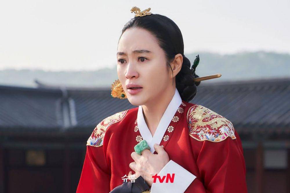 Kim Hye Soo di KDrama Under The Queen's Umbrella (instagram.com/tvn_drama)