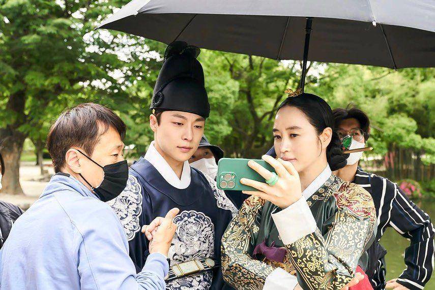 Di balik layar The Quenn's Umbrella (instagram.com/hs_kim_95)