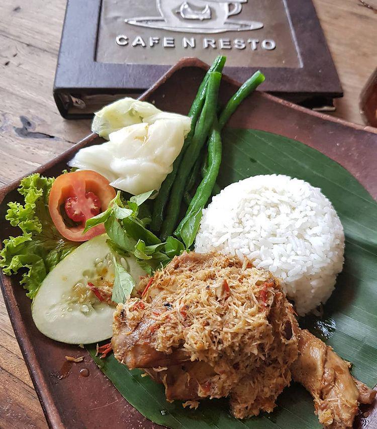 6 Tempat Makan Pecel Pitik Khas Banyuwangi, Gurih Pol!