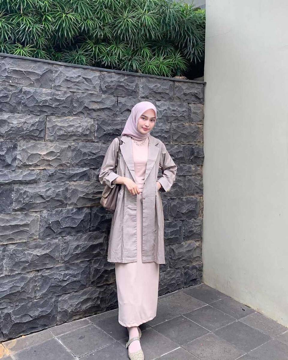 Potret OOTD (Instagram.com/aaghniya_)