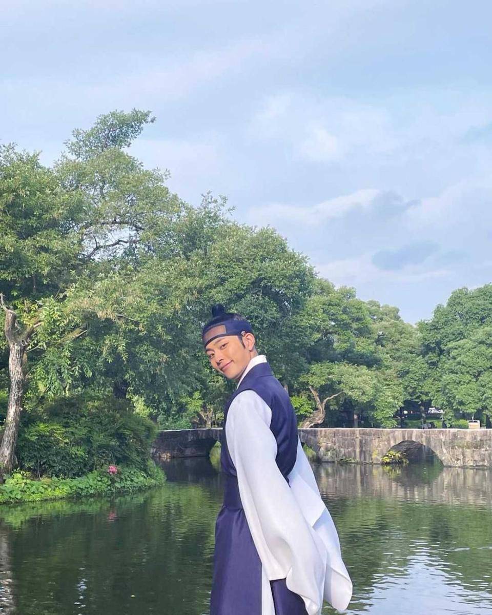 Yoon Seon Hoo (instagram.com/official_yooseonhoo)