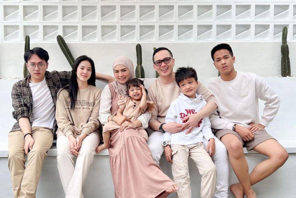 potret keluarga Zee JKT48 (instagram.com/superfadli)