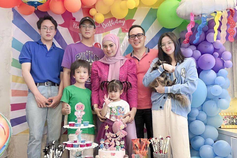 potret keluarga Zee JKT48 (instagram.com/superfadli)
