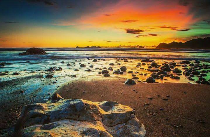 Intip 5 Daya Tarik Destinasi Wisata Pantai Jolosutro Blitar