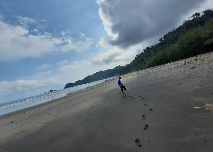 Kawasan Pantai Jolosutro sangat luas (Instagram/lukman_47)