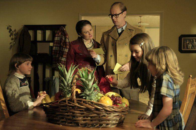 adegan dalam serial A Friend of the Family (dok. Universal Content Productions/A Friend of the Family)